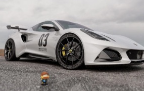 吴名小伙写实汽车渲染课程2025年结课C4D+OC【画质高清有素材】